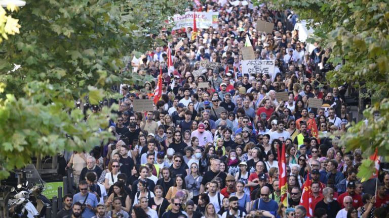 “Να μπολοκάρουμε τα πάντα”: To κίνημα που θέλει να τα αλλάξει όλα στη Γαλλία