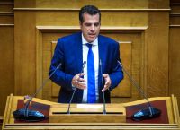 Πλεύρης: Υπάρχουν κατατρεγμένοι πρόσφυγες, υπάρχουν και οι κακομαθημένοι μετανάστες Πλεύρης: Υπάρχουν κατατρεγμένοι πρόσφυγες, υπάρχουν και οι κακομαθημένοι μετανάστες