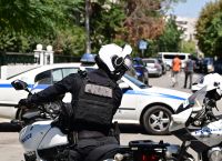 Εφιάλτης στην Θεσσαλονίκη: Κουκουλοφόροι απαγάγουν 15χρονο και του ζητούν 10.000 ευρώ Εφιάλτης στην Θεσσαλονίκη: Κουκουλοφόροι απαγάγουν 15χρονο και του ζητούν 10.000 ευρώ