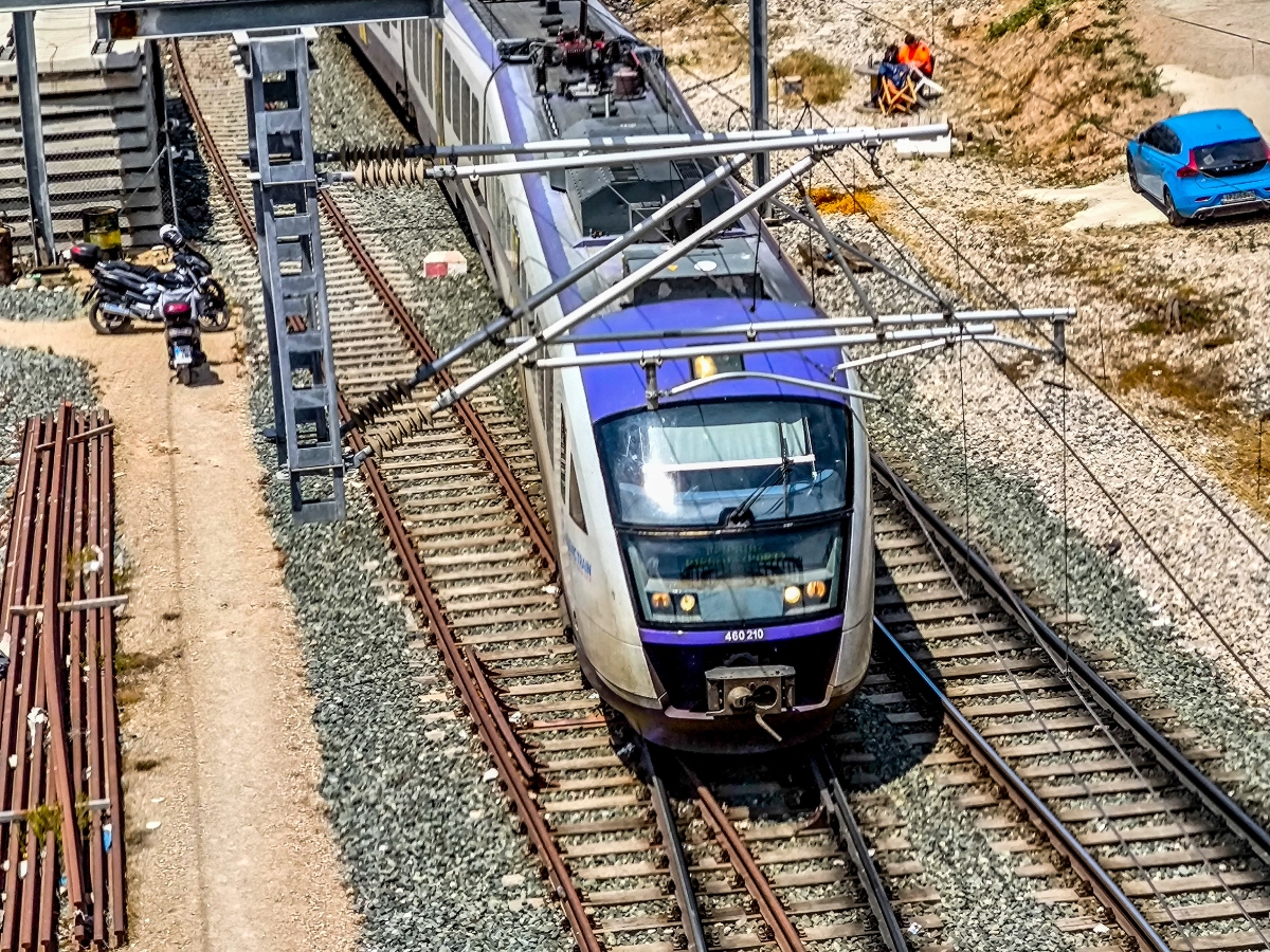 Σουφλί: Τρένο παρέσυρε φορτηγάκι – Το όχημα έπεσε σε χαντάκι, ελαφρά τραυματίας ο οδηγός