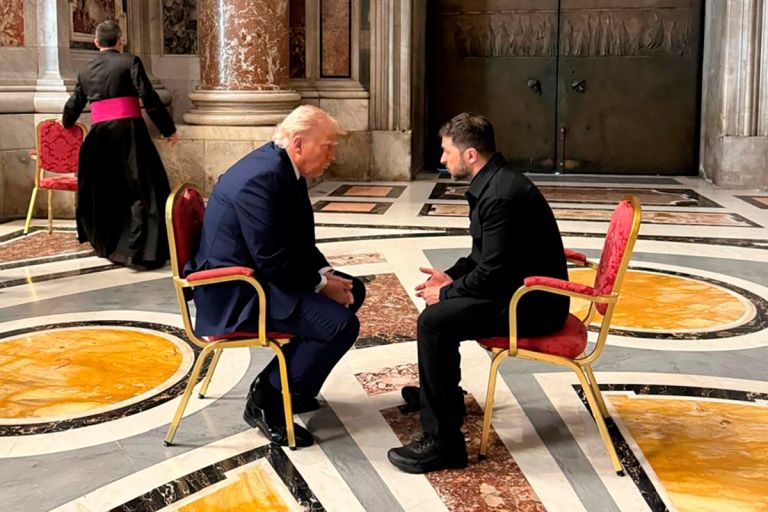 Τραμπ υπέρ Ζελένσκι: «Η Ουκρανία μπορεί να ανακτήσει όλα τα εδάφη της»