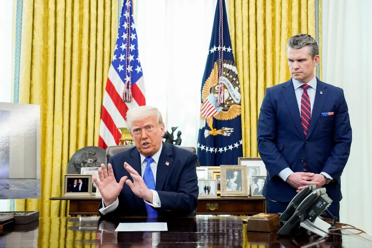 Υψηλοί τόνοι Χέγκσεθ στους στρατηγούς – Ο Τραμπ βλέπει «εισβολή» εκ των ένδον