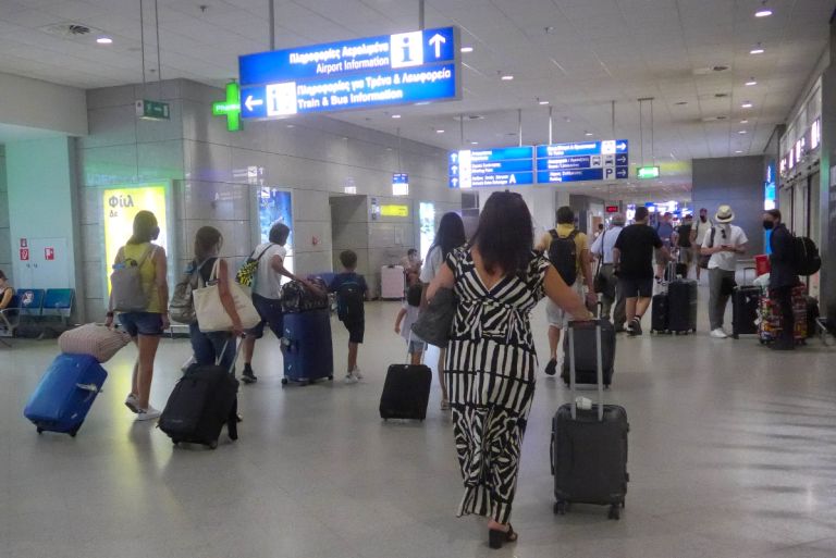 Δήμας: Ελεγκτές εναέριας κυκλοφορίας με μισθό έως 120.000 ευρώ – Σχέδιο 364 σημείων για την αεροναυτιλία