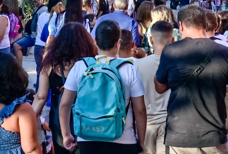 Το πρώτο κουδούνι ήχησε – Σε εφαρμογή οι αλλαγές στα σχολεία