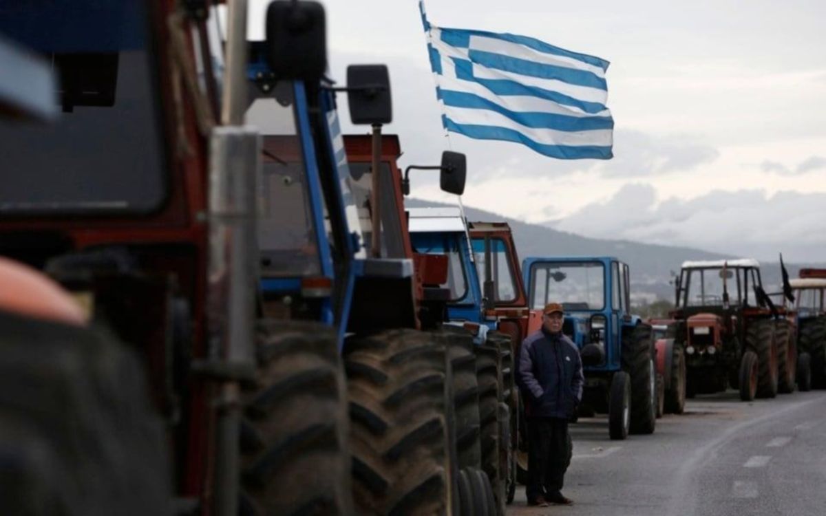 Where Farmers Are Setting Up Road Blockades Today – Tractors Move onto National Highways