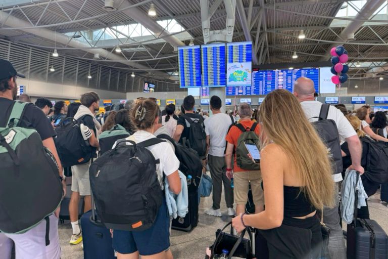 Νέο Ρεκόρ για την Αεροπορική Κίνηση στην Ελλάδα το 2025: Αύξηση 4,6% στους Επιβάτες και 3,5% στις Πτήσεις