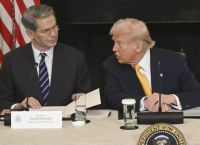 Bloomberg: Σκάνδαλο στεγαστικής απάτης «καίει» τον Μπέσεντ -Μπούμερανγκ για τον Τραμπ οι κατηγορίες κατά Κουκ Bloomberg: Σκάνδαλο στεγαστικής απάτης «καίει» τον Μπέσεντ -Μπούμερανγκ για τον Τραμπ οι κατηγορίες κατά Κουκ