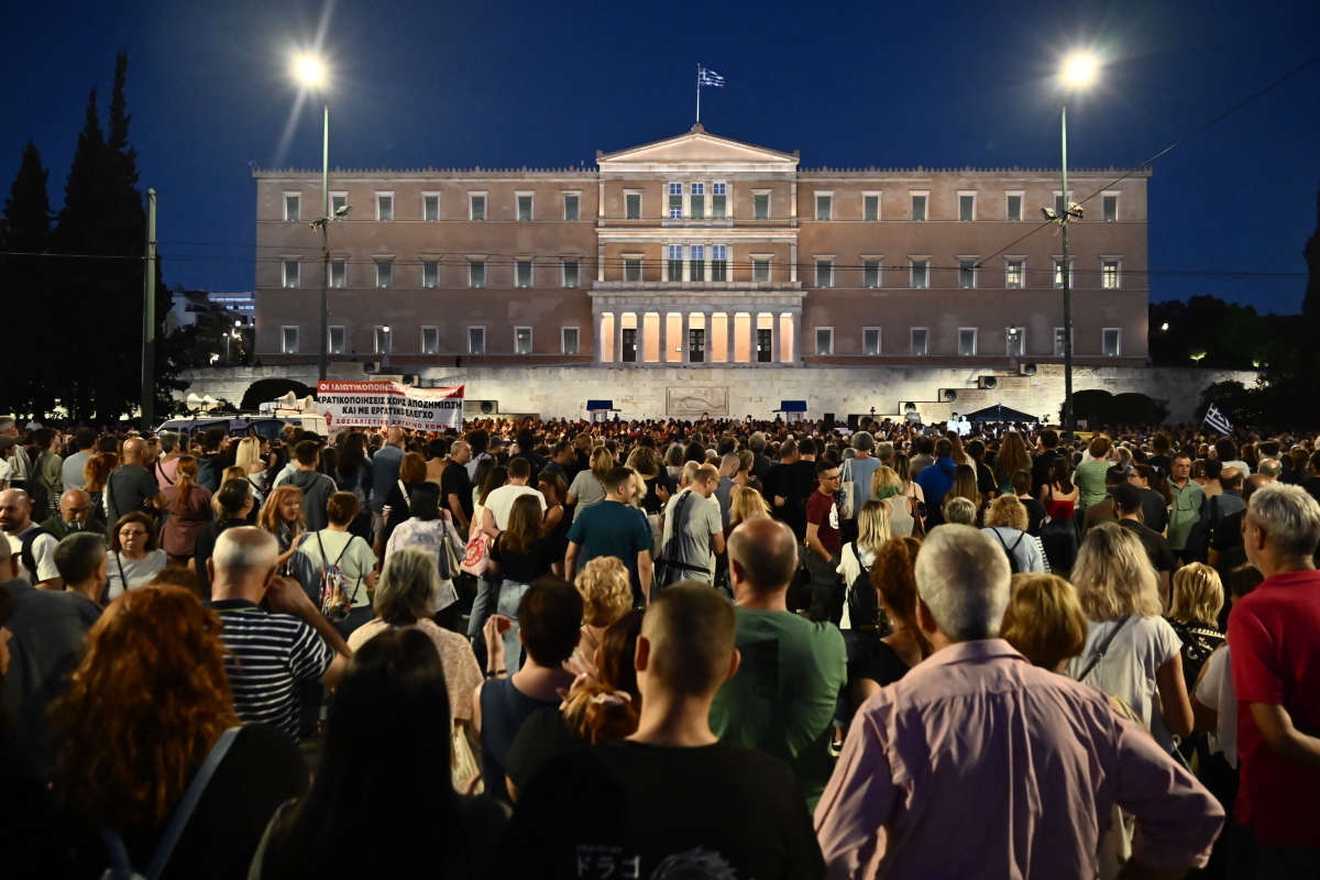 Συγκέντρωση συμπαράστασης στο Σύνταγμα για τον απεργό πείνας Πάνο Ρούτσι