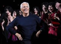 “Η Κληρονομιά Armani: Ο Δρόμος για τη Μεγάλη Συμμαχία με τους Κολοσσούς της Πολυτελείας” “Η Κληρονομιά Armani: Ο Δρόμος για τη Μεγάλη Συμμαχία με τους Κολοσσούς της Πολυτελείας”
