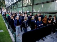 Χιλιάδες άνθρωποι στο λαϊκό προσκύνημα της σορού του Τζόρτζιο Αρμάνι στο Μιλάνο -Τι λέει ο δήμαρχος της πόλης Χιλιάδες άνθρωποι στο λαϊκό προσκύνημα της σορού του Τζόρτζιο Αρμάνι στο Μιλάνο -Τι λέει ο δήμαρχος της πόλης