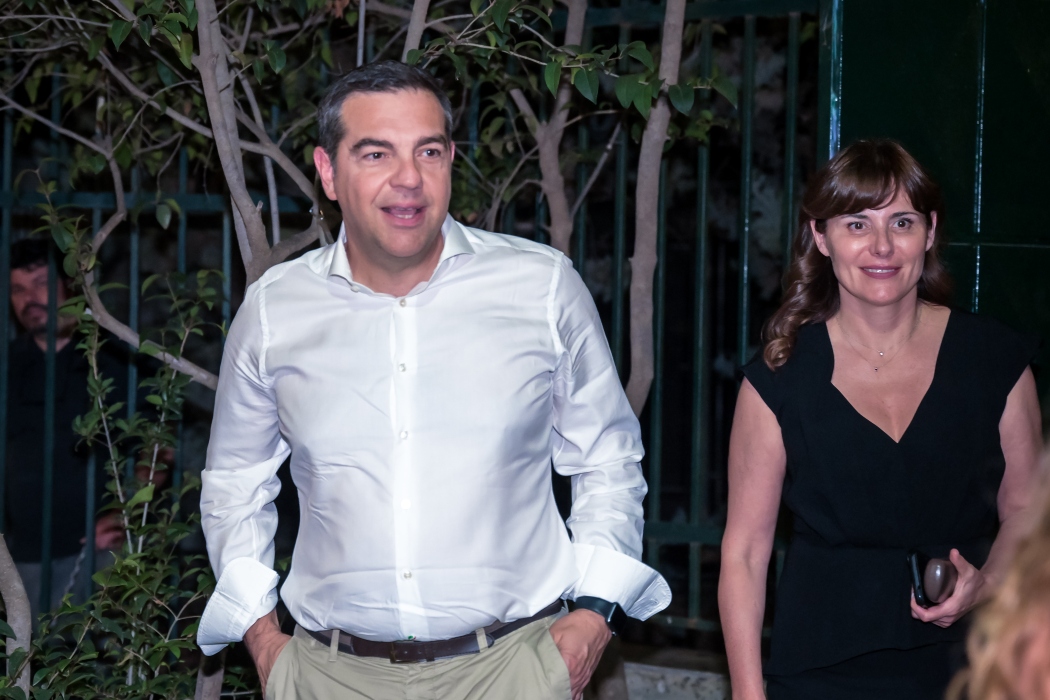 Τσίπρας – Μπαζιάνα: Καταθέσεις, ακίνητα και η ίδρυση νέας ΜΚΟ