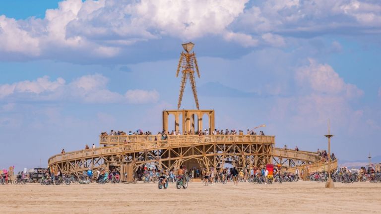 Burning Man 2025: Ένα φεστιβάλ άγριας τέχνης και τραγωδίας στην έρημο