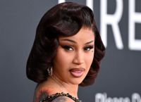 Cardi B σπάει ρεκόρ Γκίνες με 176 παραδόσεις άλμπουμ μέσω drones Cardi B σπάει ρεκόρ Γκίνες με 176 παραδόσεις άλμπουμ μέσω drones