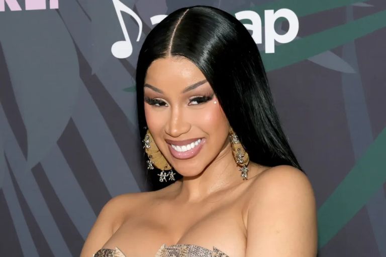 Cardi B: Η πιο επιδραστική καλλιτέχνιδα του 2025 σύμφωνα με το Billboard