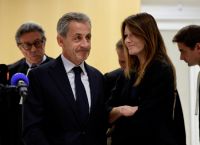 Σαρκοζί Καταδικάζεται: Η Επίθεση της Κάρλα Μπρούνι στα ΜΜΕ και το Μήνυμα Αγάπης