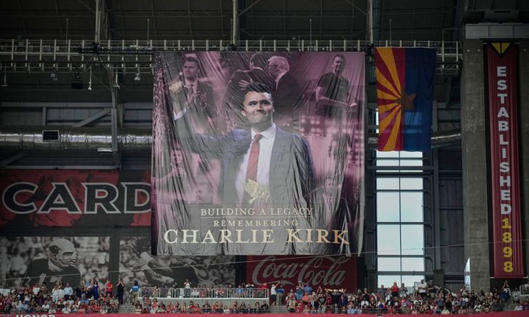 ΗΠΑ: Χιλιάδες κόσμου στο State Farm Stadium για την κηδεία του Τσάρλι Κερκ – Παρών και ο Τραμπ