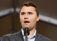 Τσάρλι Κερκ: Ο άνθρωπος που δίχασε την Αμερική με τη ρητορική του Τσάρλι Κερκ: Ο άνθρωπος που δίχασε την Αμερική με τη ρητορική του