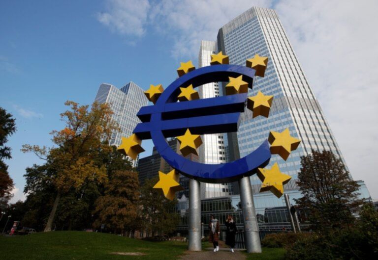 ΕΚΤ: Διατηρεί σταθερά τα επιτόκια – Σκιές αβεβαιότητας στη γαλλική οικονομία παρά τους δασμούς Τραμπ