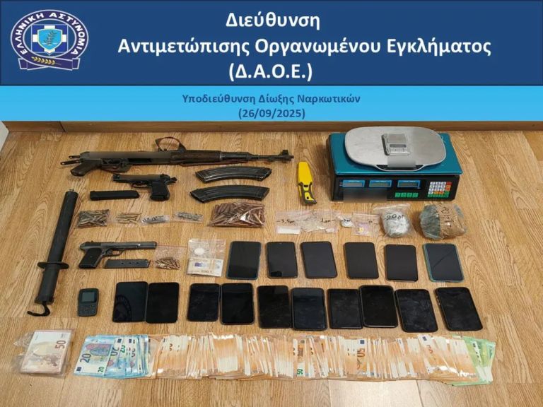 Εξάρθρωση κυκλώματος ναρκωτικών: Πάνω από ένας τόνος κάνναβης και βαρύς οπλισμός – Κέρδη 8 εκατ. ευρώ