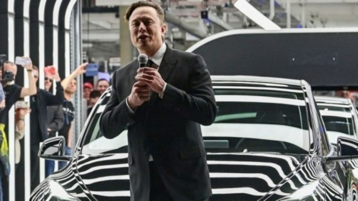 Tesla: Πακέτο-μαμούθ 1 τρισ. δολαρίων στον Έλον Μασκ
