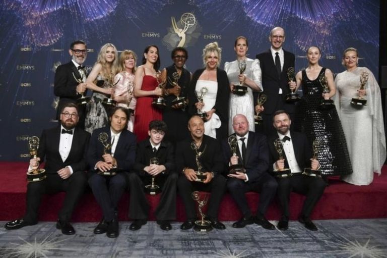 «Emmy Awards: Σάρωσαν τα Adolescence και The Studio – Όλοι οι μεγάλοι νικητές»