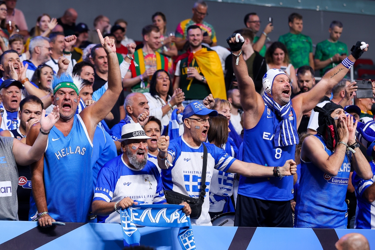 Eurobasket 2025: Οι Έλληνες οπαδοί πλημμυρίζουν τη Ρίγα για τον ημιτελικό