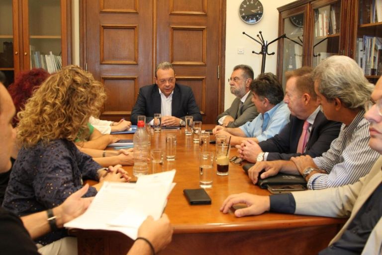 Φάμελλος: «Ανεπαρκή και καθυστερημένα τα μέτρα της κυβέρνησης κατά της ευλογιάς των αιγοπροβάτων»