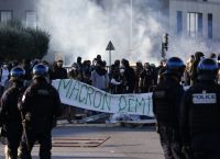 Κύμα κοινωνικής οργής στη Γαλλία: Το κίνημα «Μπλοκάρουμε τα Πάντα» σαρώνει τις πόλεις Κύμα κοινωνικής οργής στη Γαλλία: Το κίνημα «Μπλοκάρουμε τα Πάντα» σαρώνει τις πόλεις