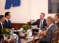 Συνάντηση Μητσοτάκη με τον γιο του Χαφτάρ: Στο επίκεντρο ο οικονομικός και εμπορικός τομέας Συνάντηση Μητσοτάκη με τον γιο του Χαφτάρ: Στο επίκεντρο ο οικονομικός και εμπορικός τομέας