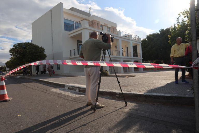 Γλυφάδα: Σοκ και αναπάντητα ερωτήματα για τον 40χρονο που βρέθηκε νεκρός σε κάδο ανακύκλωσης