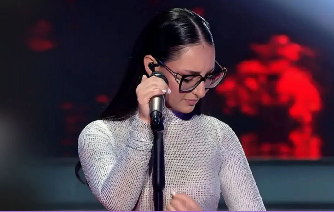 The Voice: Η Klavdia συγκίνησε την Έλενα Παπαρίζου με μια ανατρεπτική εμφάνιση [vid]