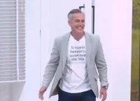 Μάριος Αθανασίου με μπλουζάκι υπέρ της Παλαιστίνης: “Το Ισραήλ διαπράττει γενοκτονία στη Γάζα” Μάριος Αθανασίου με μπλουζάκι υπέρ της Παλαιστίνης: “Το Ισραήλ διαπράττει γενοκτονία στη Γάζα”
