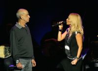 Πέγκυ Ζήνα: Δεν το ήξερε κανείς! Ο Μητροπάνος «πρόδωσε» το μυστικό της μπροστά σε χιλιάδες κόσμο! Πέγκυ Ζήνα: Δεν το ήξερε κανείς! Ο Μητροπάνος «πρόδωσε» το μυστικό της μπροστά σε χιλιάδες κόσμο!