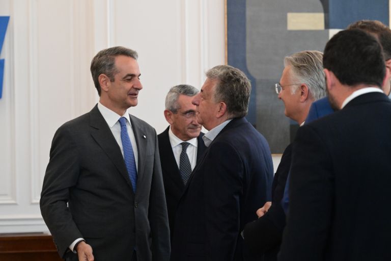 Αρναουτάκης – Μητσοτάκης: Συμφωνία για δύο προσωρινές δομές μεταναστών στην Κρήτη