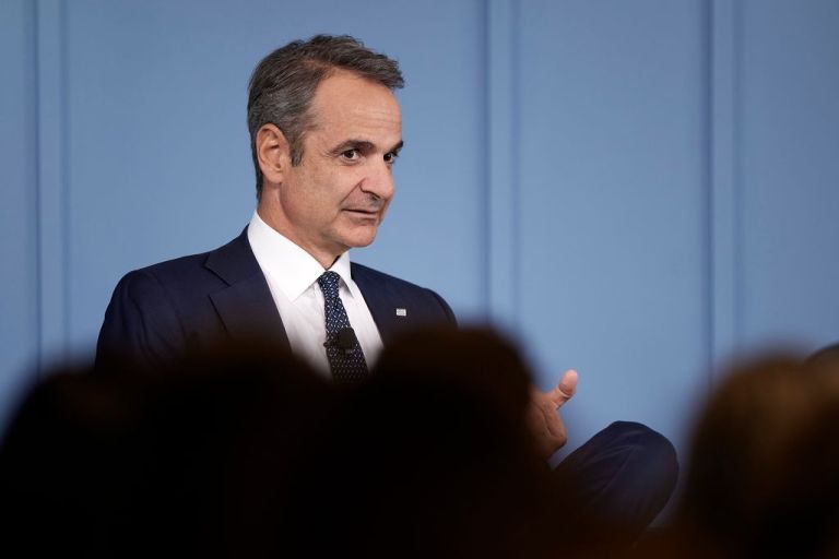 Μητσοτάκης στο Bloοmberg: Από 1η Ιανουαρίου οι πολίτες θα δουν αύξηση στα εισοδήματά τους