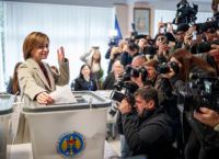 Εκλογές στη Μολδαβία: Κατηγορίες για εξαγορά ψήφων από τη Ρωσία και σχέδια βίας–«Μάχη για το μέλλον στην ΕΕ» Εκλογές στη Μολδαβία: Κατηγορίες για εξαγορά ψήφων από τη Ρωσία και σχέδια βίας–«Μάχη για το μέλλον στην ΕΕ»