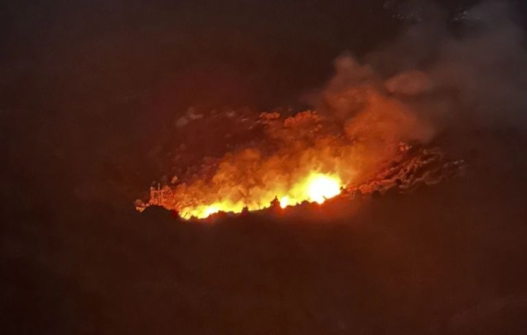 Φωτιά στην Πάρνηθα – Ισχυρές πυροσβεστικές δυνάμεις στο σημείο