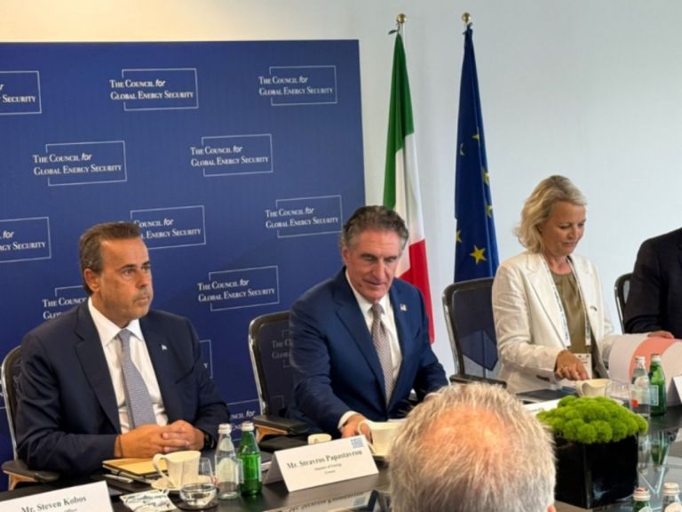 Παπασταύρου: Κάθετος Διάδρομος, μεγάλη ευκαιρία – Καταληκτική για Chevron σήμερα,επαφές με Conoco Phillips