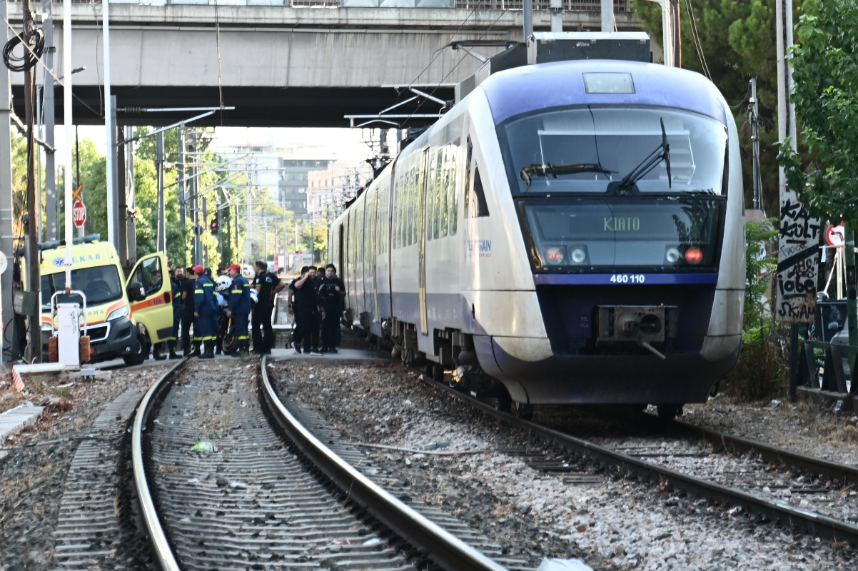 Τραγωδία στην Κωνσταντινουπόλεως: Συρμός του προαστιακού παρέσυρε και σκότωσε πεζό