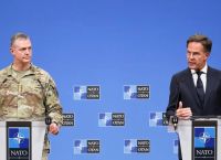 Το ΝΑΤΟ στέλνει «φρουρά» για να ενισχύσει την ανατολική πλευρά της Ευρώπης Το ΝΑΤΟ στέλνει «φρουρά» για να ενισχύσει την ανατολική πλευρά της Ευρώπης