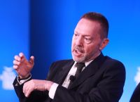 Στουρνάρας: «Δεν υπάρχει λεφτόδεντρο – Προσοχή οι τράπεζες ή έρχεται η Revolut» Στουρνάρας: «Δεν υπάρχει λεφτόδεντρο – Προσοχή οι τράπεζες ή έρχεται η Revolut»