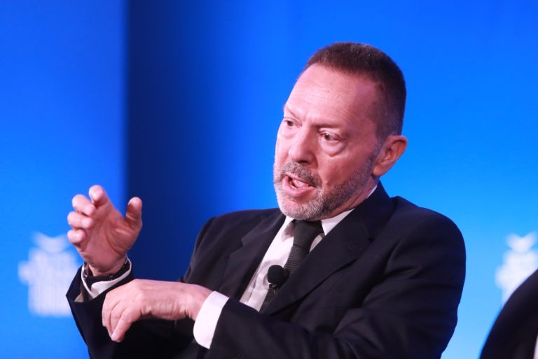 Στουρνάρας: «Δεν υπάρχει λεφτόδεντρο – Προσοχή οι τράπεζες ή έρχεται η Revolut»