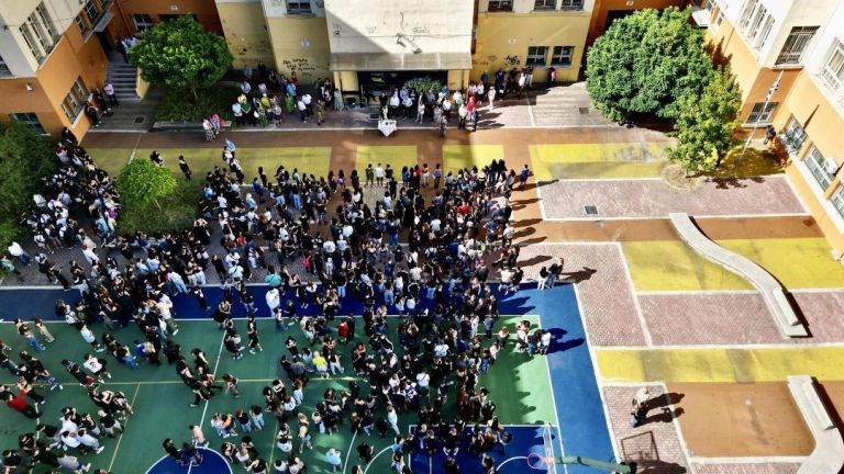 ΟΟΣΑ:Στον πάτο οι αμοιβές εκπαιδευτικών στην Ελλάδα–Πόσο χαμηλότερα αμείβονται σε σχέση με το διεθνή μέσο όρο