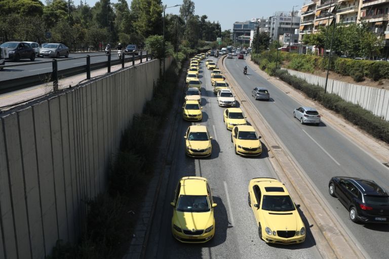 Υπουργείο Τουρισμού για απεργία ταξί: Δεν αλλάζουν οι ρυθμίσεις για τις μετακινήσεις