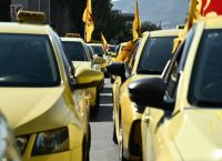 Τραβούν «χειρόφρενο» για 48 ώρες οι οδηγοί ταξί – Σε διήμερη απεργία ο κλάδος Τραβούν «χειρόφρενο» για 48 ώρες οι οδηγοί ταξί – Σε διήμερη απεργία ο κλάδος