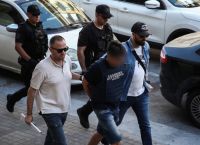 Θεσσαλονίκη: Με σκυμμένο το κεφάλι και αλεξίσφαιρο στον εισαγγελέα ο 50χρονος που έπνιξε την αδελφή του Θεσσαλονίκη: Με σκυμμένο το κεφάλι και αλεξίσφαιρο στον εισαγγελέα ο 50χρονος που έπνιξε την αδελφή του