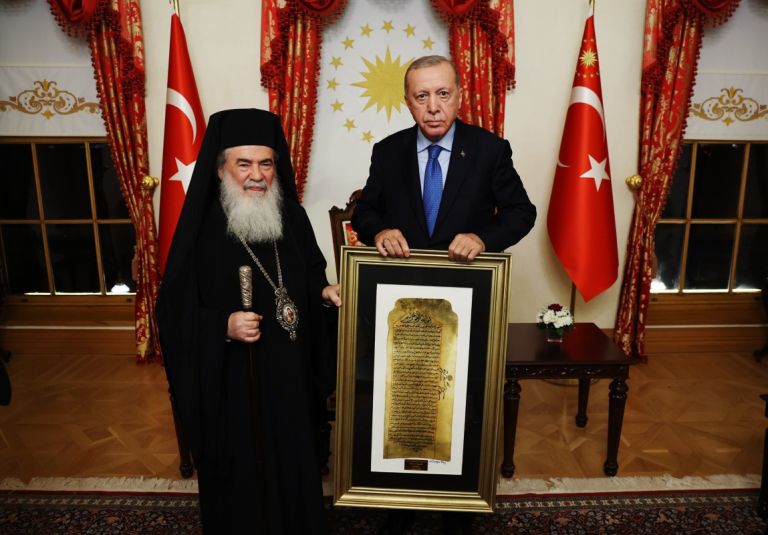 Αιφνιδιαστική συνάντηση Ερντογάν και Πατριάρχη Ιεροσολύμων στην Κωνσταντινούπολη – Τι συζήτησαν