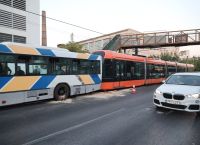 Τροχαίο στον Πειραιά: Λεωφορείο συγκρούστηκε με τραμ – 30 επιβάτες τραυματίστηκαν Τροχαίο στον Πειραιά: Λεωφορείο συγκρούστηκε με τραμ – 30 επιβάτες τραυματίστηκαν