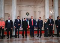 Politico: Η Ευρώπη πρέπει να προσέξει πόσο «κολακεύει» τον Trump Politico: Η Ευρώπη πρέπει να προσέξει πόσο «κολακεύει» τον Trump