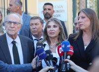 Σήφης Βαλυράκης: Ξεκίνησε η δίκη για τον θάνατο του– «Μου είπαν ότι τον βρήκανε και είναι σφαγιασμένος» Σήφης Βαλυράκης: Ξεκίνησε η δίκη για τον θάνατο του– «Μου είπαν ότι τον βρήκανε και είναι σφαγιασμένος»